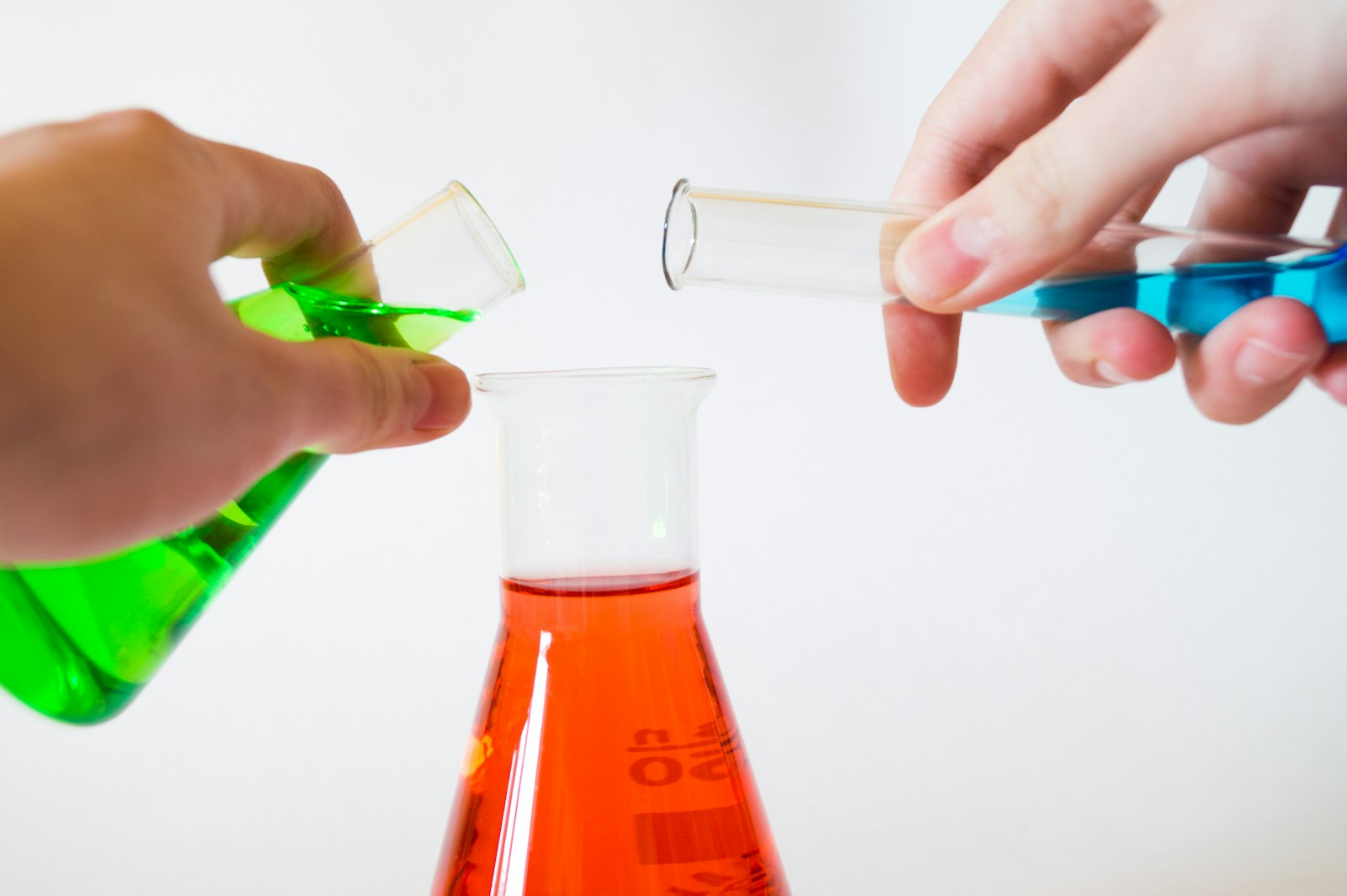 Analytical chemistry workflow in the Chemparts Sharjah laboratory